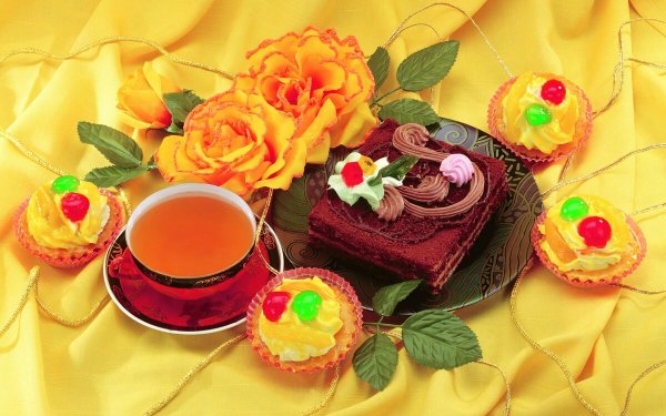 Чаепитие с пирожными