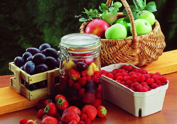 Яблоко клубника