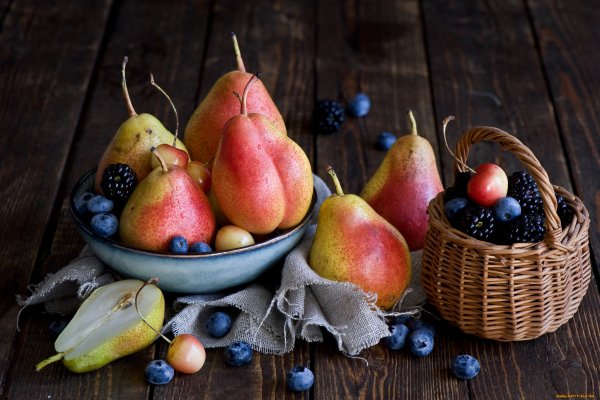 Яркий натюрморт с фруктами