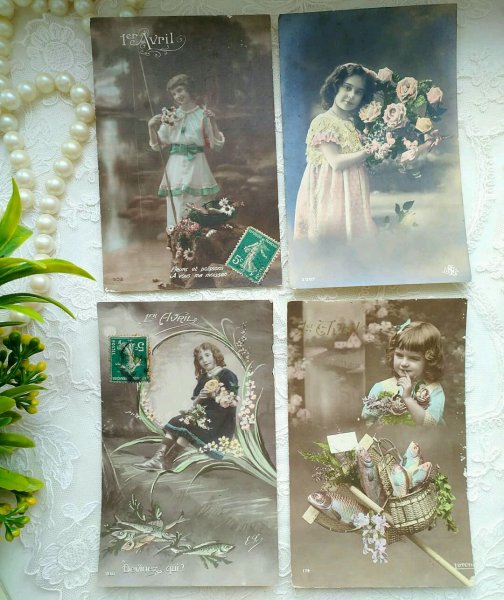 Старинные открытки из кожи