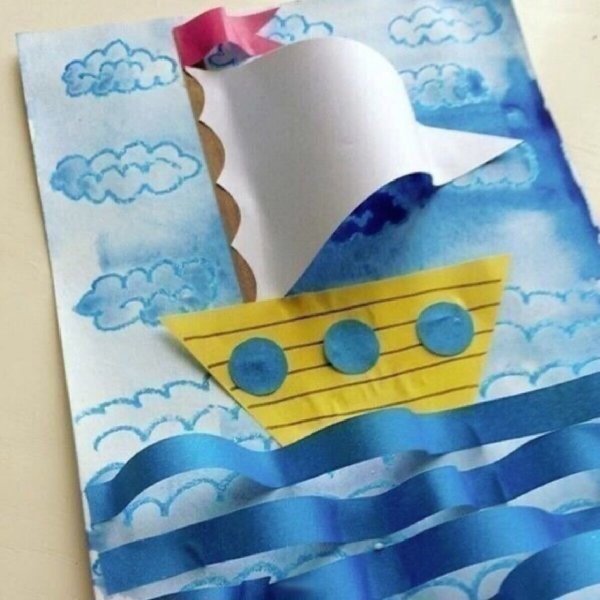 Кораблик из цветной бумаги