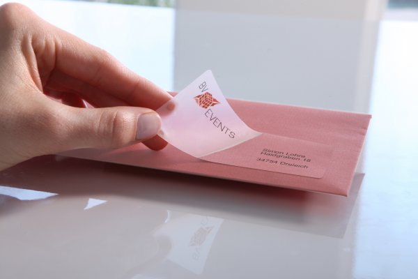 Прозрачная наклейка на голограмме