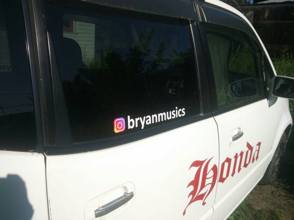 Наклейки на стекло автомобиля с инстаграмом