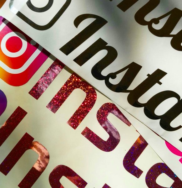 Стикер с инстаграмом