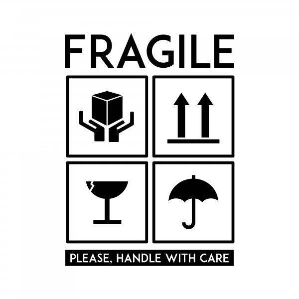 Fragile на коробке