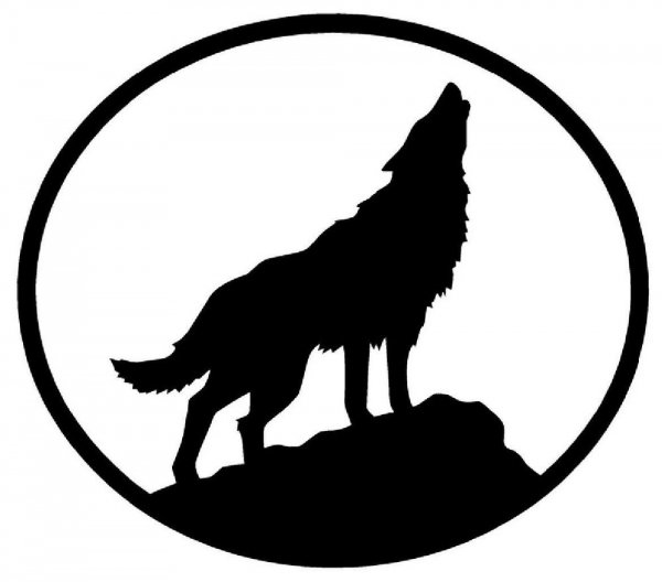 Силуэт волка воющего на луну