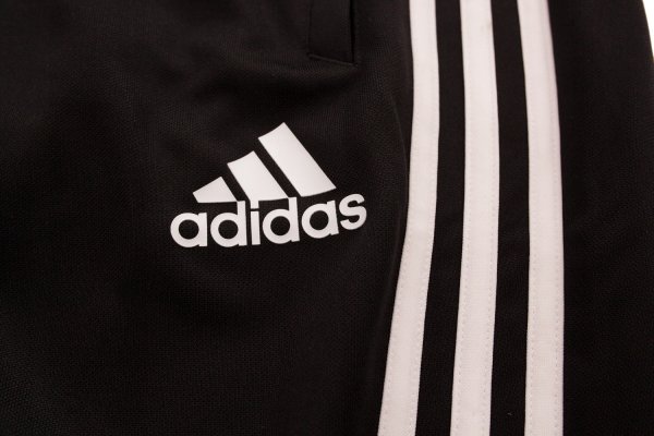 Этикетка адидас