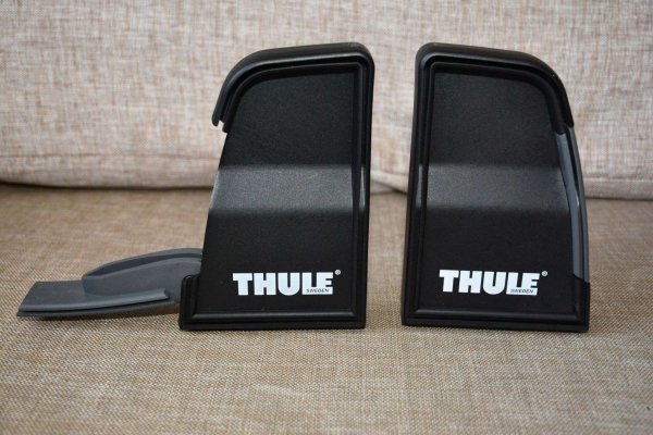 Логотип Thule наклейка