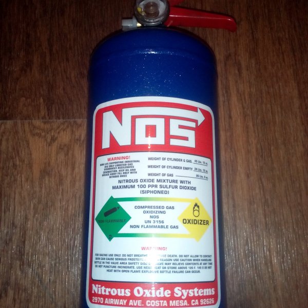 Наклейка nos на огнетушитель