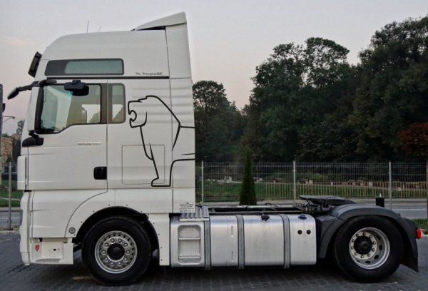 Наклейки на авто ман