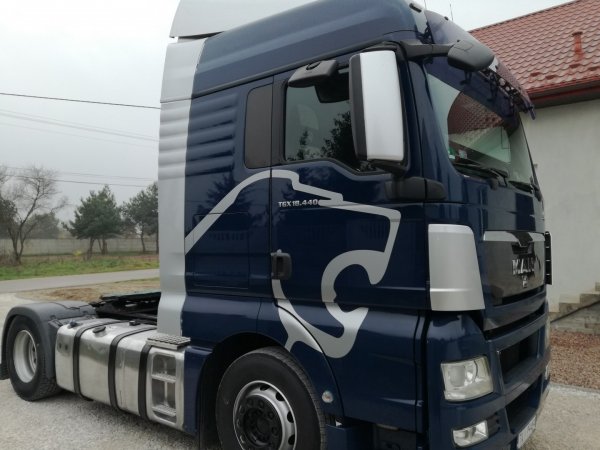 Наклейки на боковые стекла ман