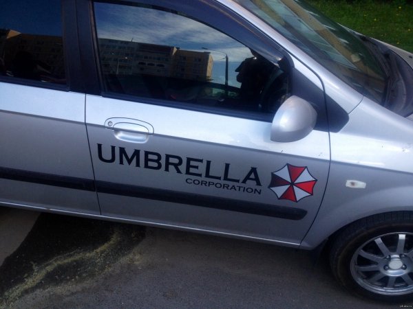Наклейка Амбрелла на авто