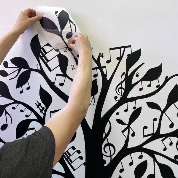 Стены из самоклеющейся пленки