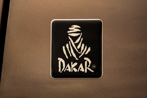 Наклейки на Рено Дастер Дакар