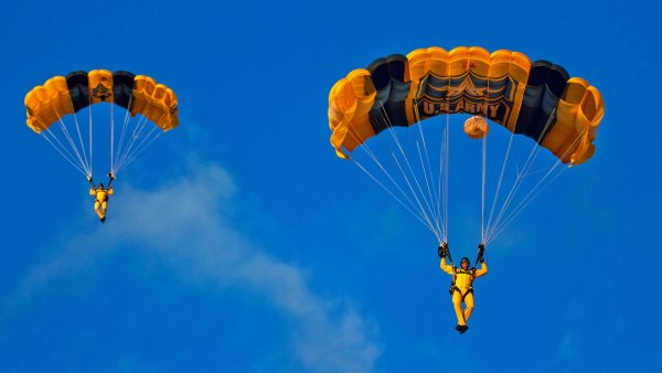 ВДВ парашютисты в небе 4k