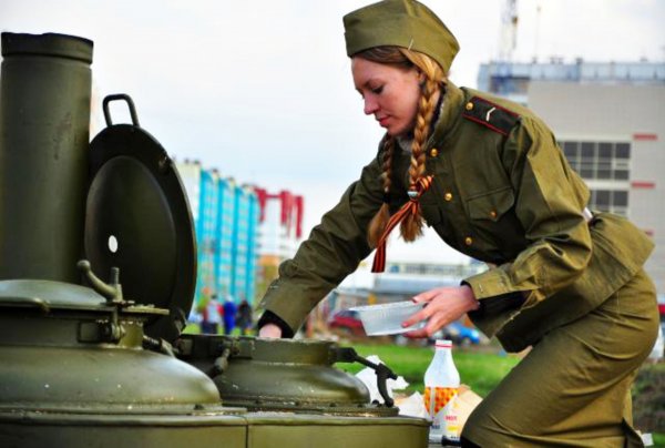 Полевая кухня армейская на 9 мая