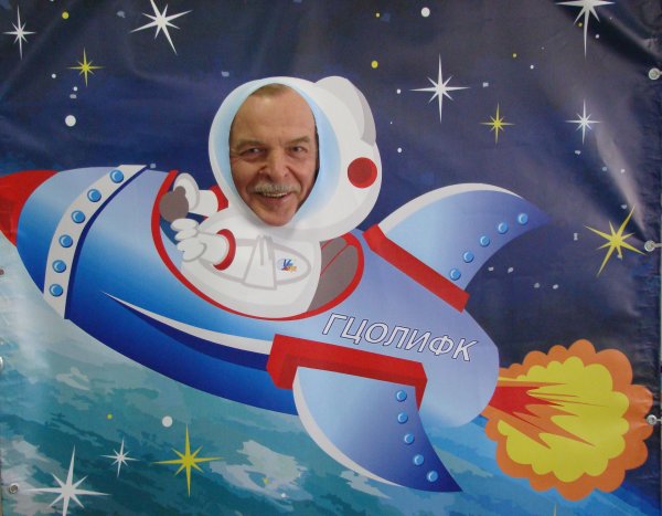 Космос день космонавтики