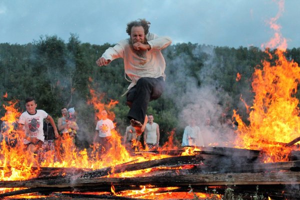 С праздником Перунов день