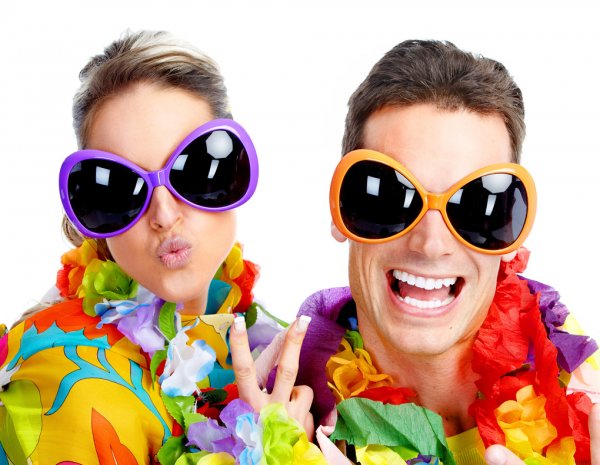 Веселые люди в очках