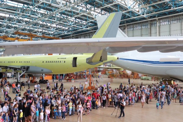 День авиастроителя с праздником