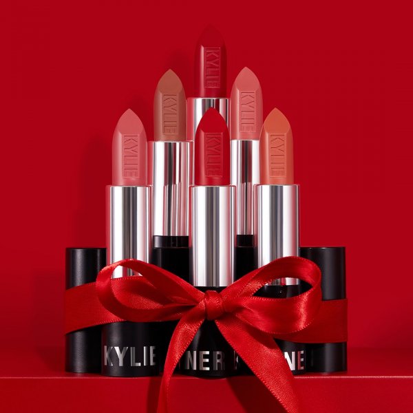 День помады