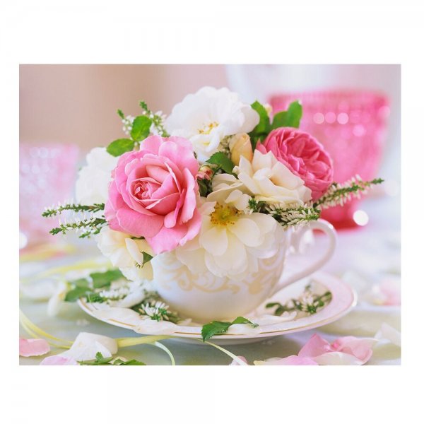 Нежный букет в чашке