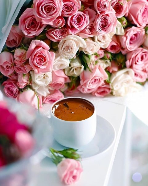 Красивый утренний букет цветов