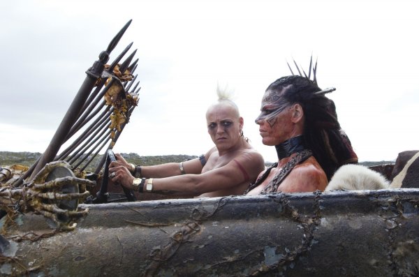 Ли-Энн Либенберг в фильме Судный день