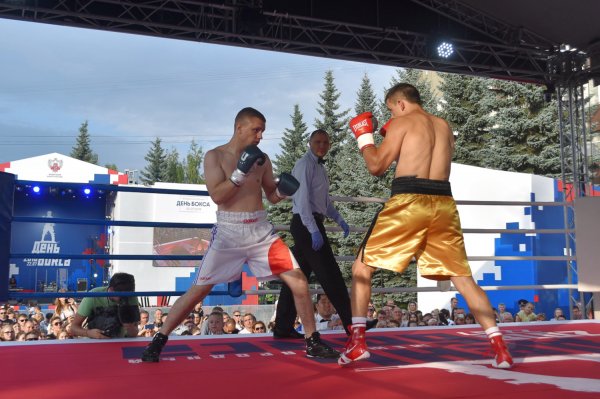 Боксер Дмитрий Серпухов