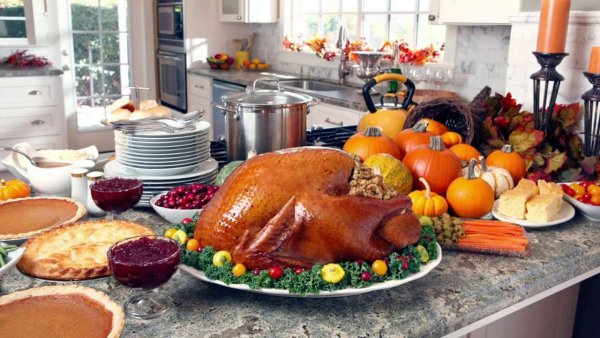 День Благодарения в США стол