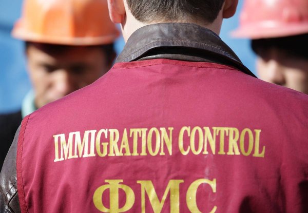 Мигранты ФМС