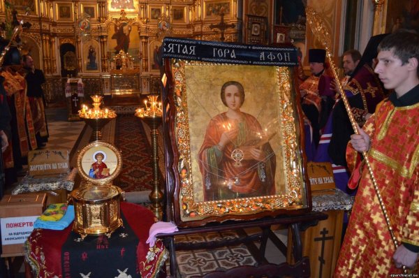 Пантелеймон икона в церкви