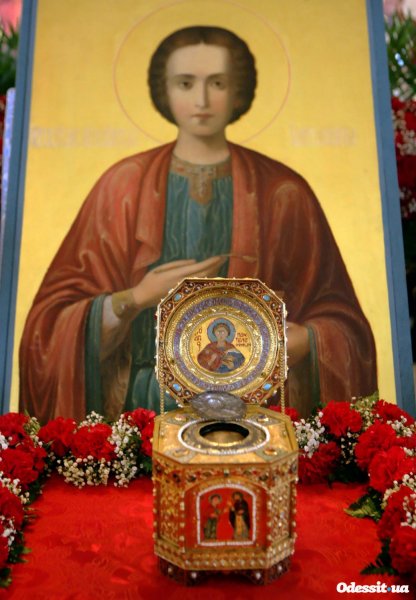 Мощи Святого великомученика Пантелеимона