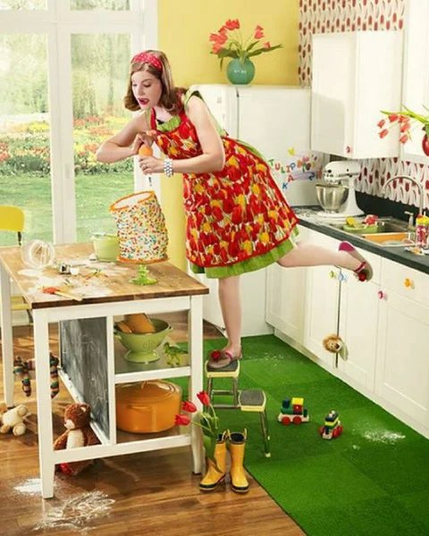 Домохозяйка на кухне