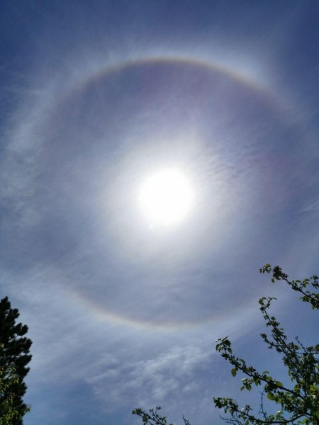 Круглая Радуга в небе