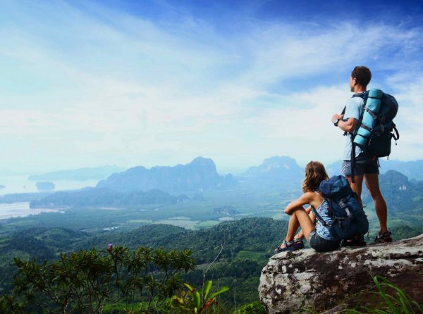 Люди путешествуют