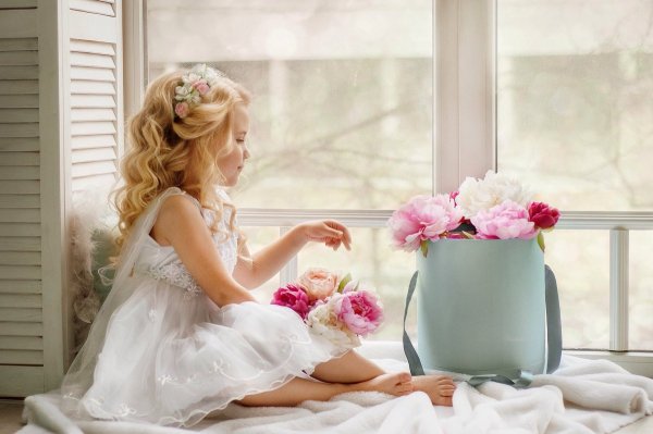 Нежные цветы и дети