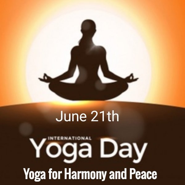 С международным днем йоги открытки