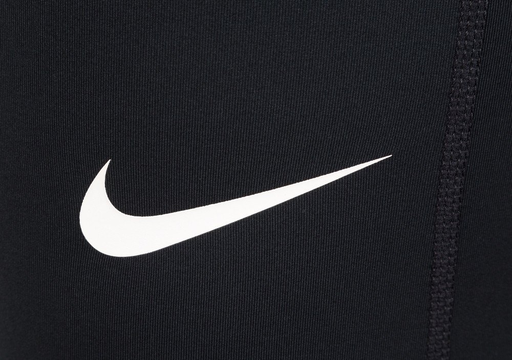 Найк эмблема. Надпись Nike Pro. Ковер с логотипом найк. Найки с перевернутым значком.