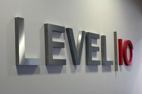 Блестящий объемный логотип