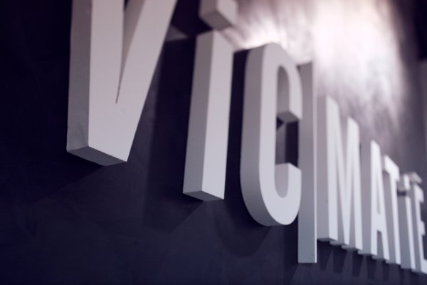 Трехмерный логотип