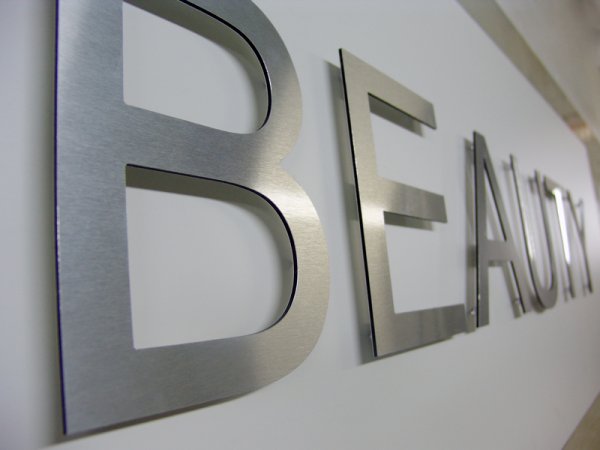 Объемные металлические буквы