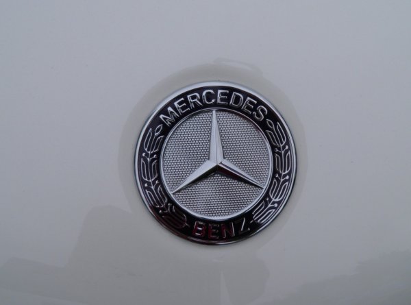 Шильдики марок автомобилей