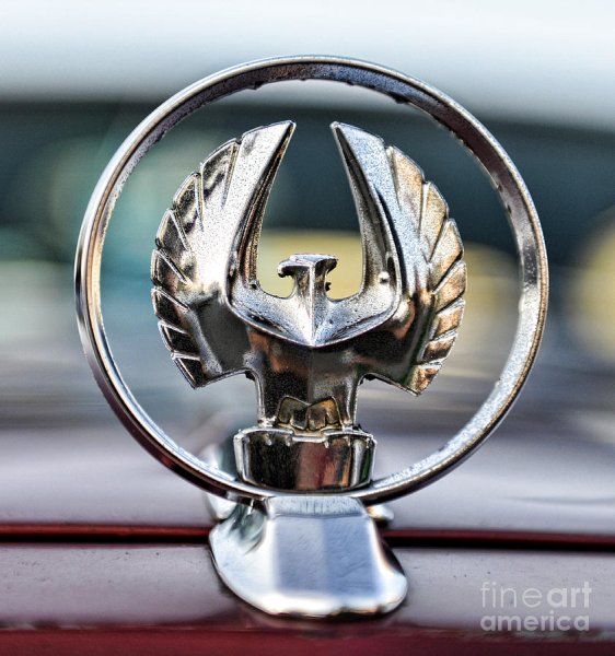 Эмблемы автомобилей