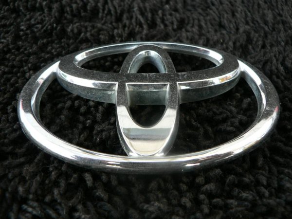 Значок Тойота Кроун 2007