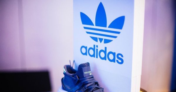 Прада Милано значок