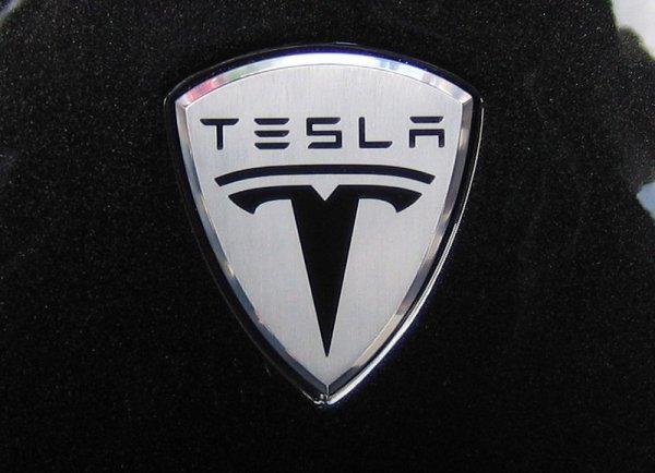 Значок автомобиля Tesla