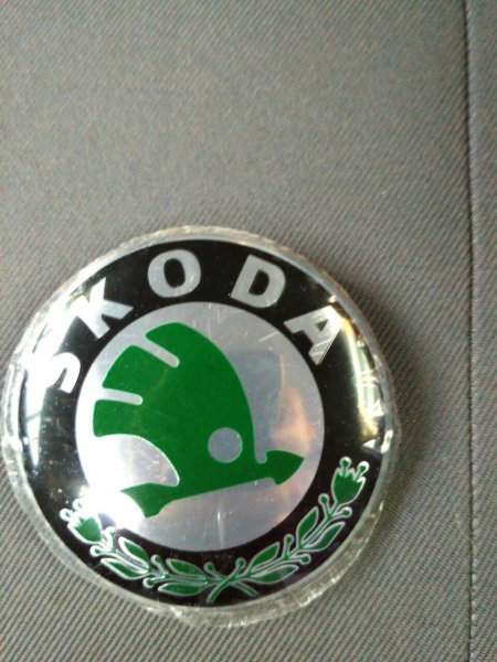 Шкода Октавия значок Шкода Октавия