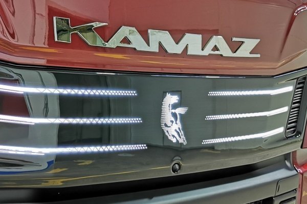 Шильдик КАМАЗ на капот