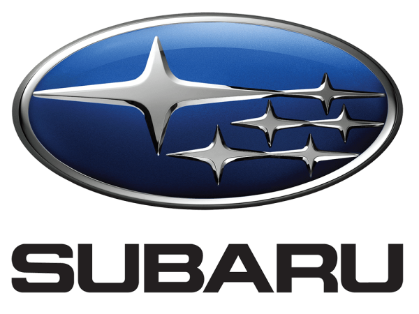 Эмблема Subaru на автомобиле